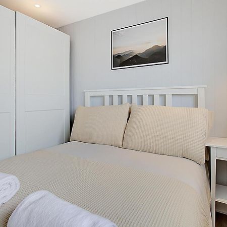 Quality Apartments Close To Tube 헨던 외부 사진