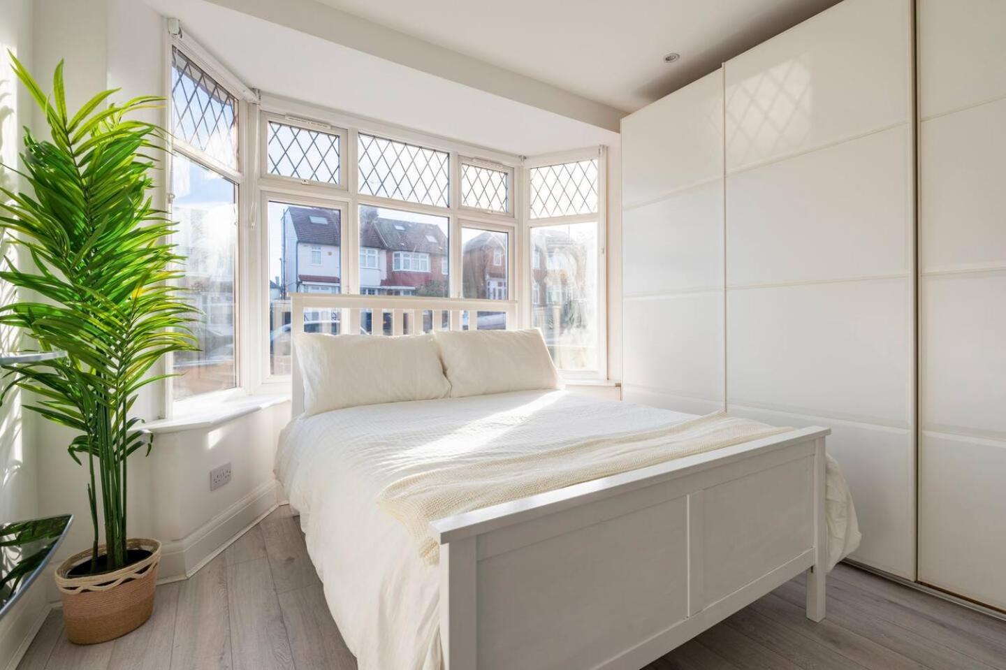 Quality Apartments Close To Tube 헨던 외부 사진