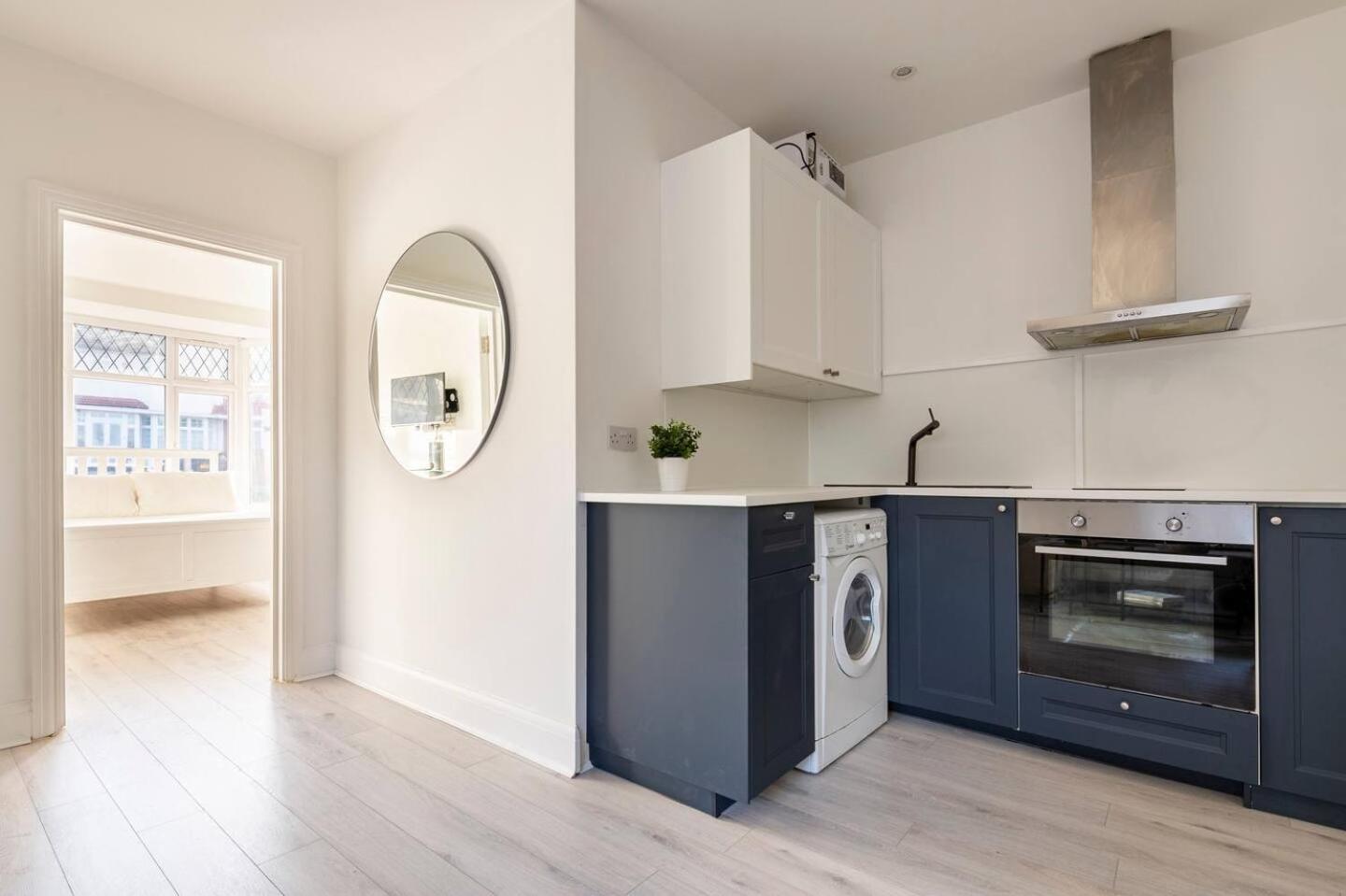 Quality Apartments Close To Tube 헨던 외부 사진
