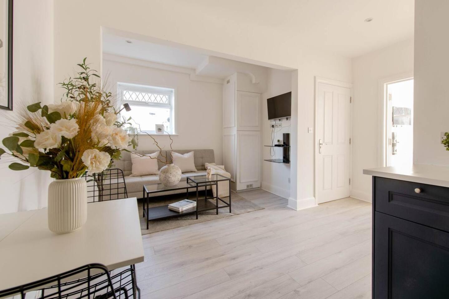Quality Apartments Close To Tube 헨던 외부 사진