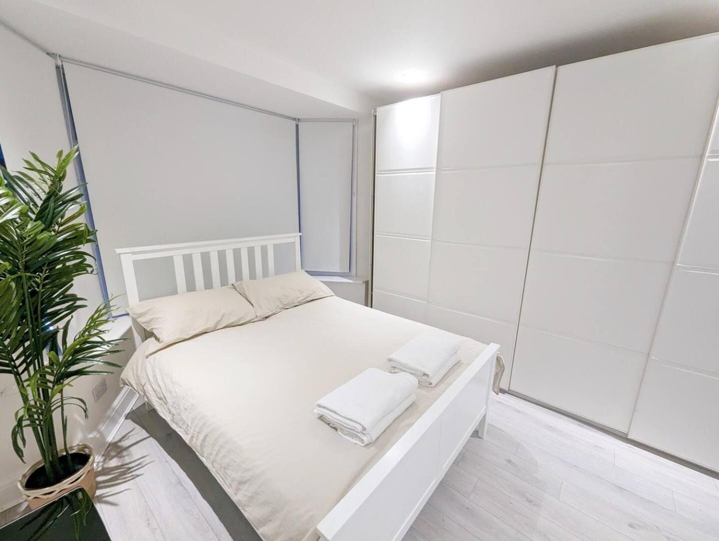 Quality Apartments Close To Tube 헨던 외부 사진